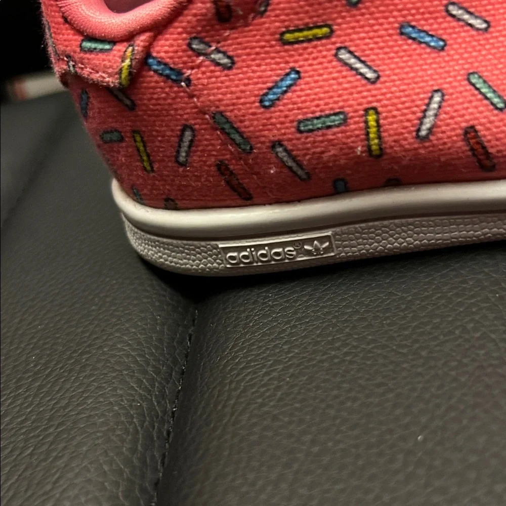 Adidas “Simpsons” Toddler Girls Shoes Size 4 - Picture 2 of 7